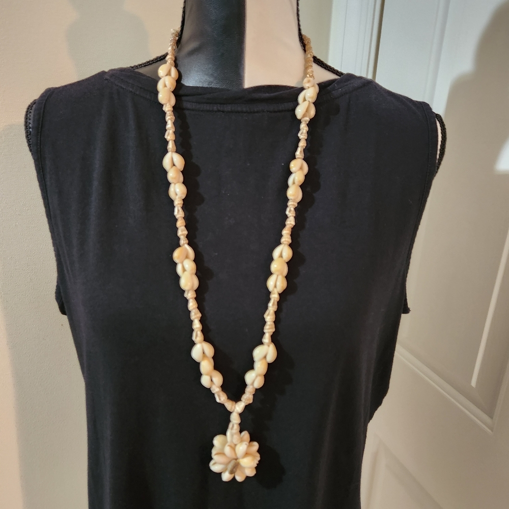 Boho style Shell Necklace, flower pendant